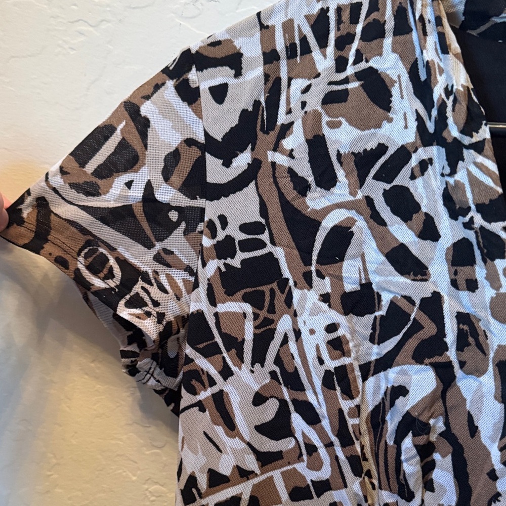 Stylish Black and White Abstract Women's Blouse / R9 - Picture 4 of 4